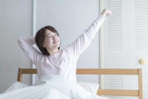 休みの日はずっと寝ていたい。長時間睡眠で起こる体の不調とは？